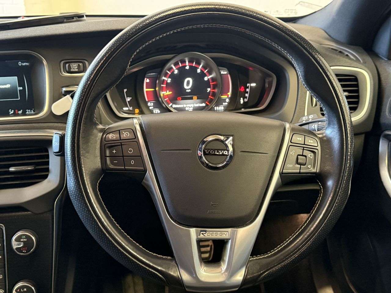 2016 VOLVO V40 2016 VOLVO V40