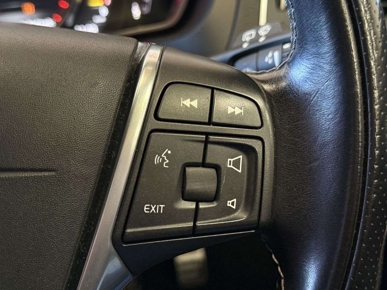 2016 VOLVO V40 2016 VOLVO V40