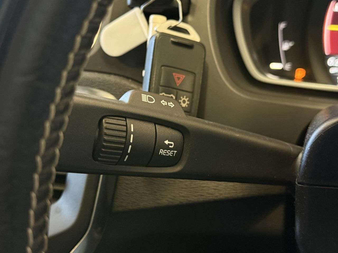 2016 VOLVO V40 2016 VOLVO V40
