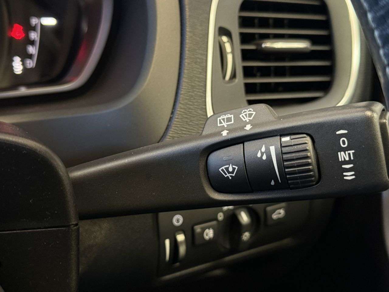 2016 VOLVO V40 2016 VOLVO V40