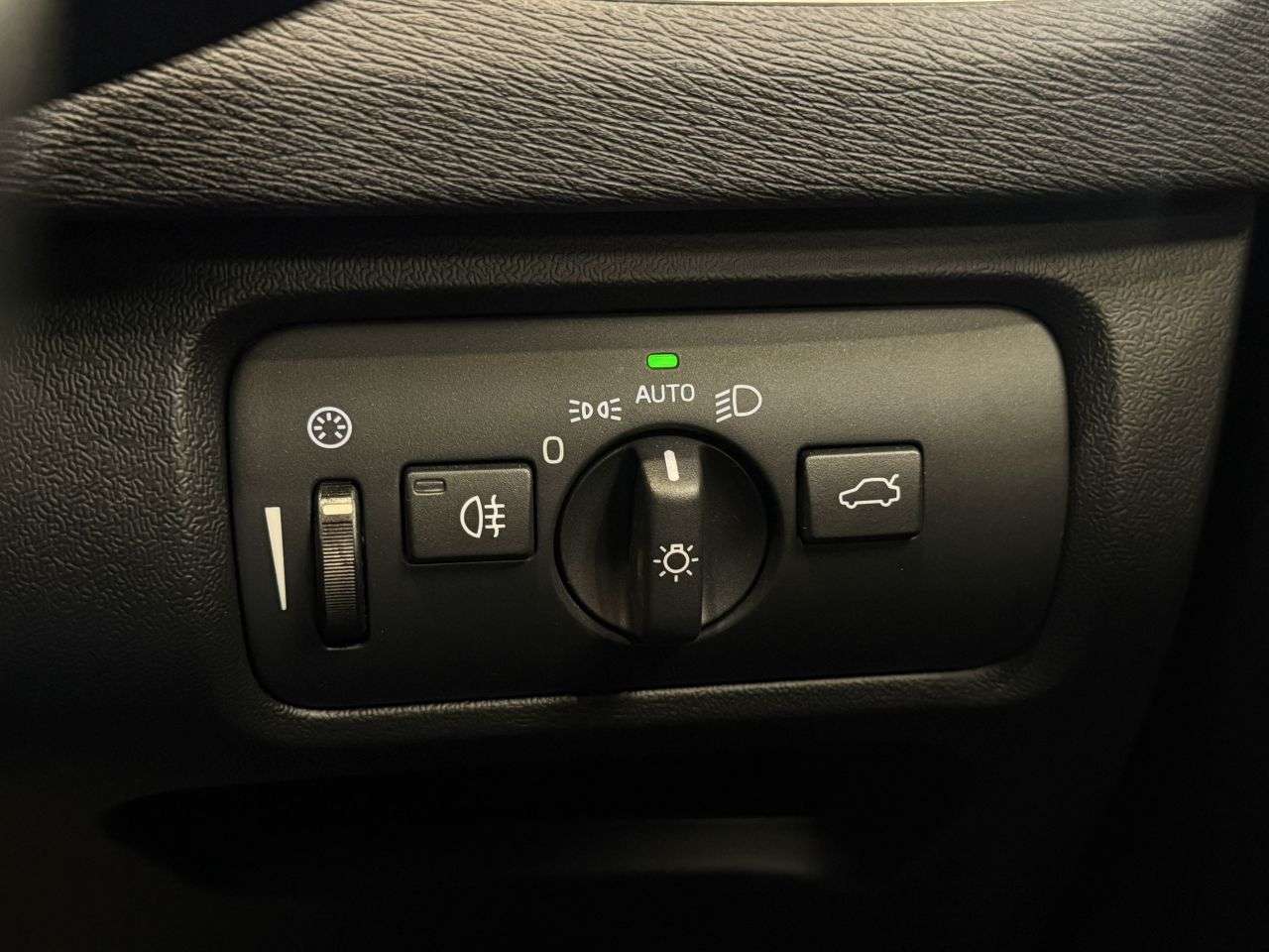 2016 VOLVO V40 2016 VOLVO V40
