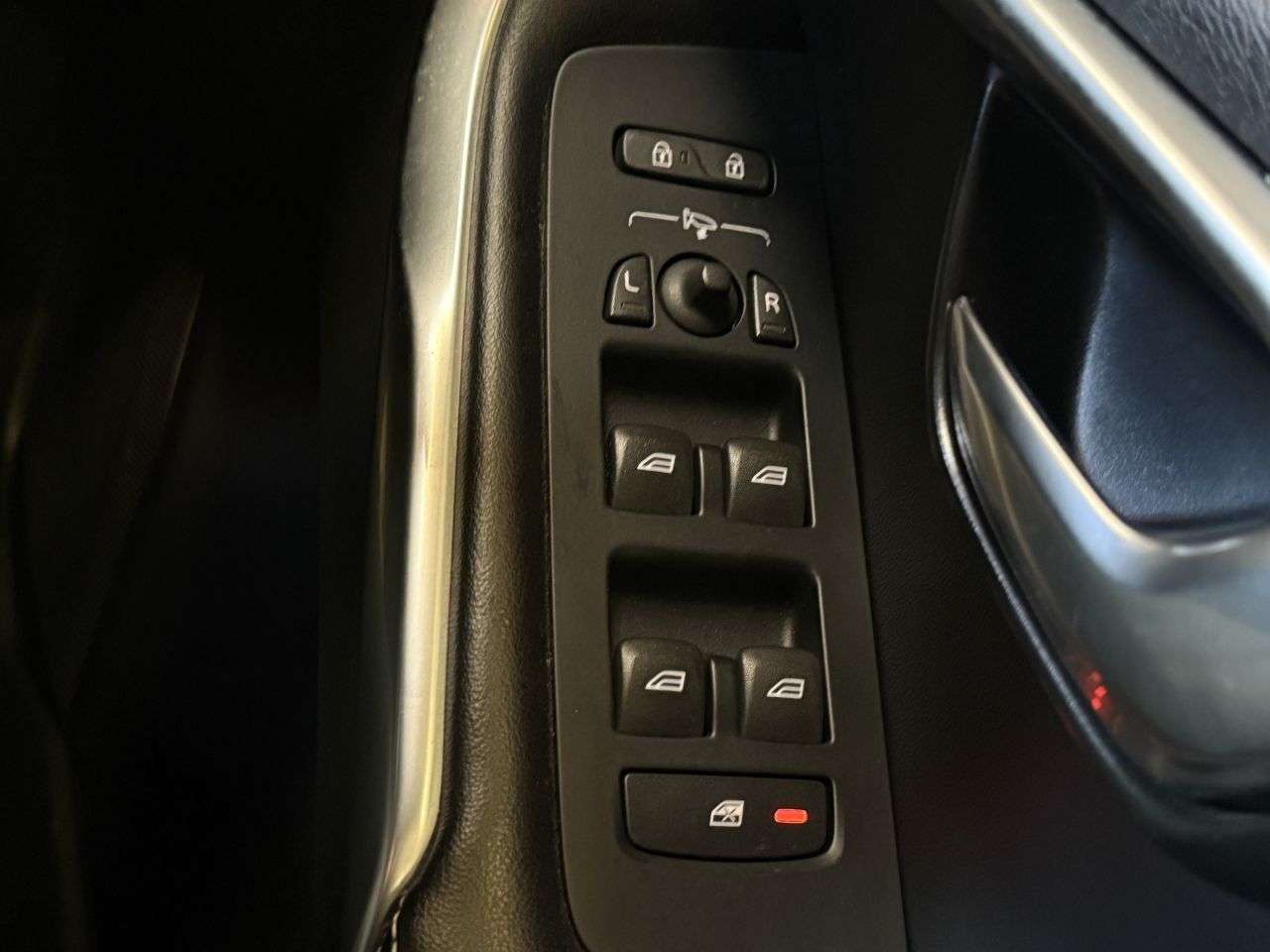 2016 VOLVO V40 2016 VOLVO V40