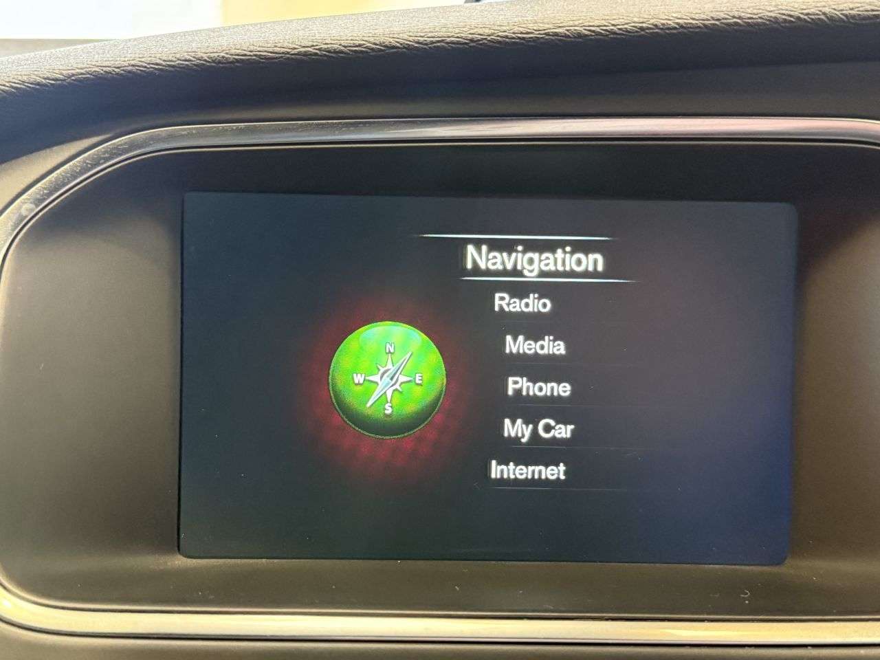 2016 VOLVO V40 2016 VOLVO V40