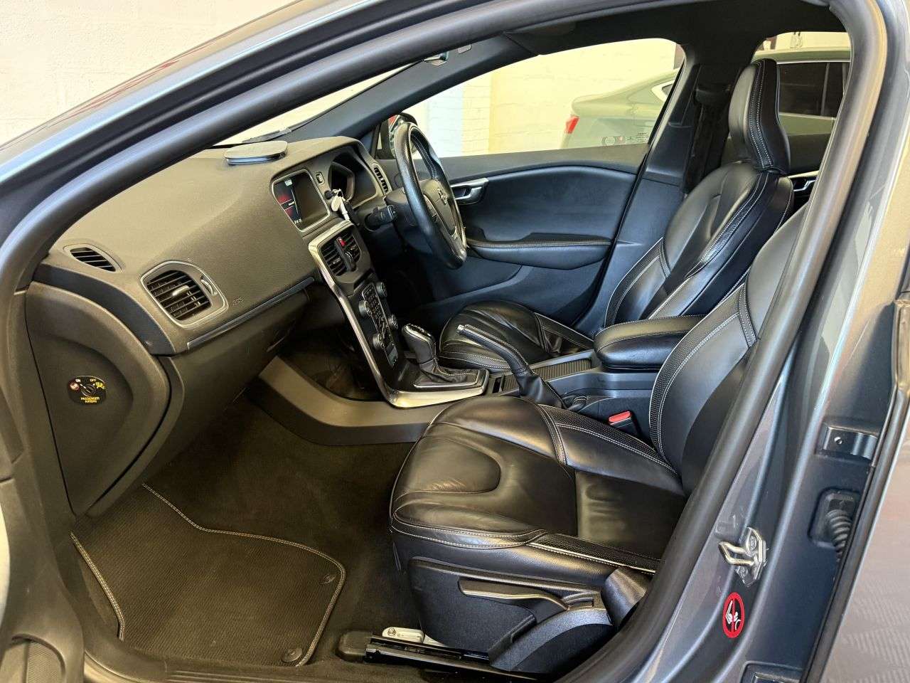2016 VOLVO V40 2016 VOLVO V40
