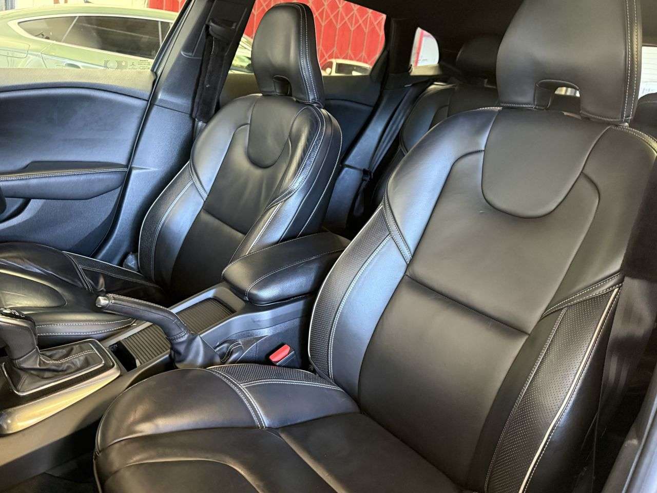 2016 VOLVO V40 2016 VOLVO V40