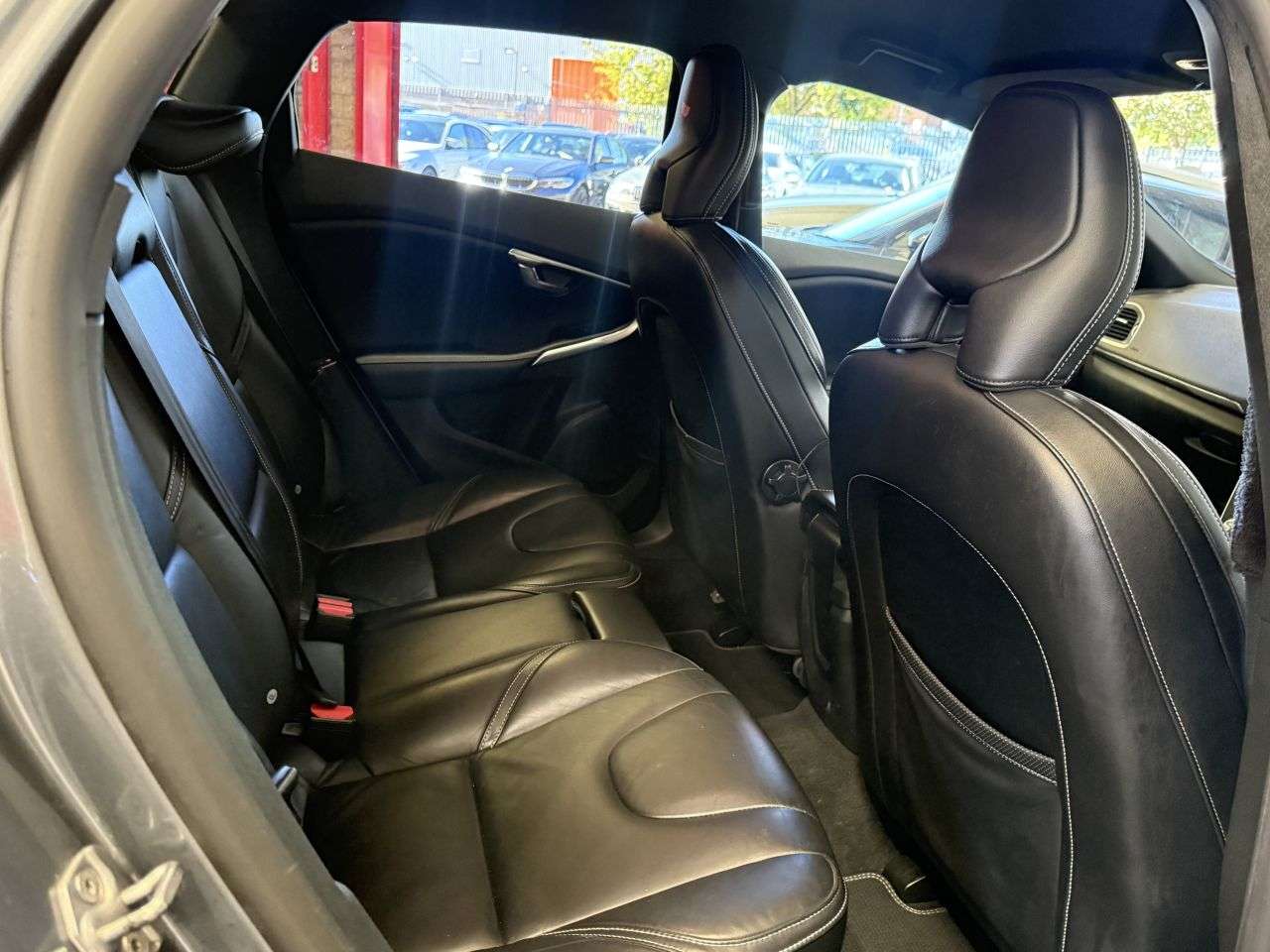 2016 VOLVO V40 2016 VOLVO V40