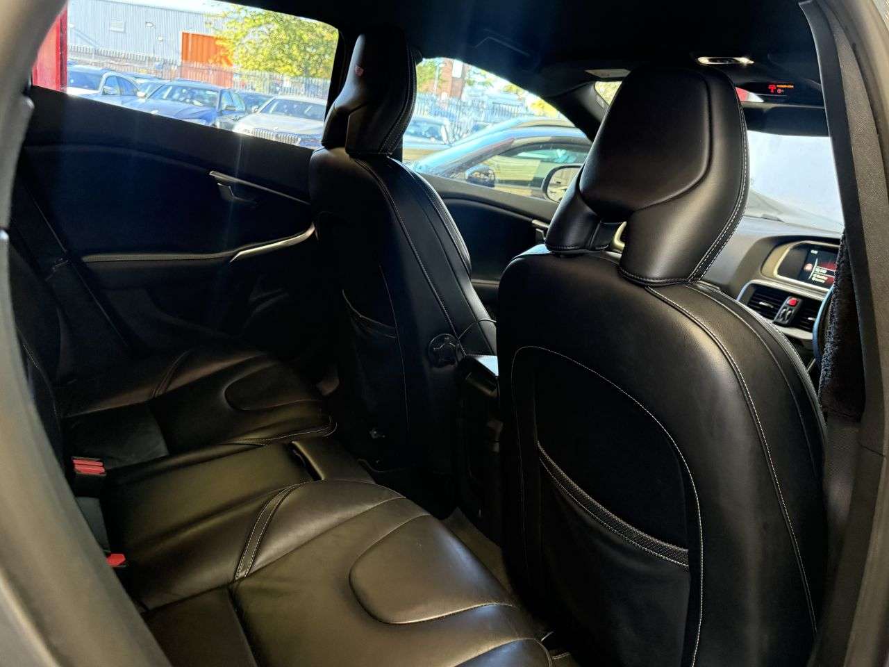 2016 VOLVO V40 2016 VOLVO V40