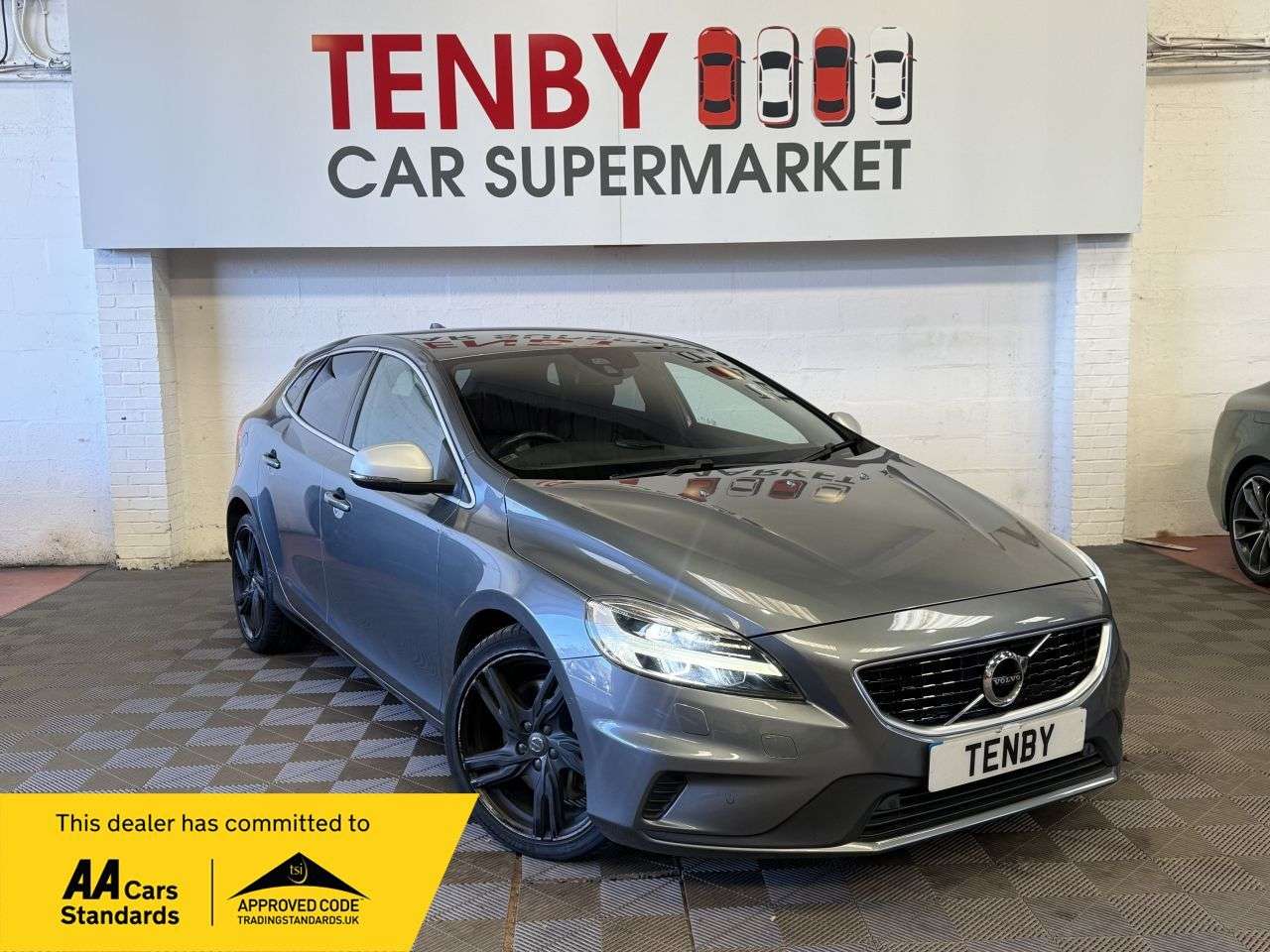 A 2016 VOLVO V40 1.5 T2 R-Design Pro Hatchback 5dr Petrol Auto Euro 6 (s/s) (122 ps) SAT NAV A 2016 VOLVO V40 1.5 T2 R-Design Pro Hatchback 5dr Petrol Auto Euro 6 (s/s) (122 ps) SAT NAV