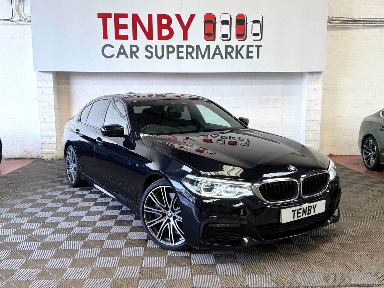 A 2018 BMW 5 SERIES 3.0 540i GPF M Sport Saloon 4dr Petrol Auto xDrive Euro 6 (s/s) (340 ps) TE A 2018 BMW 5 SERIES 3.0 540i GPF M Sport Saloon 4dr Petrol Auto xDrive Euro 6 (s/s) (340 ps) TE