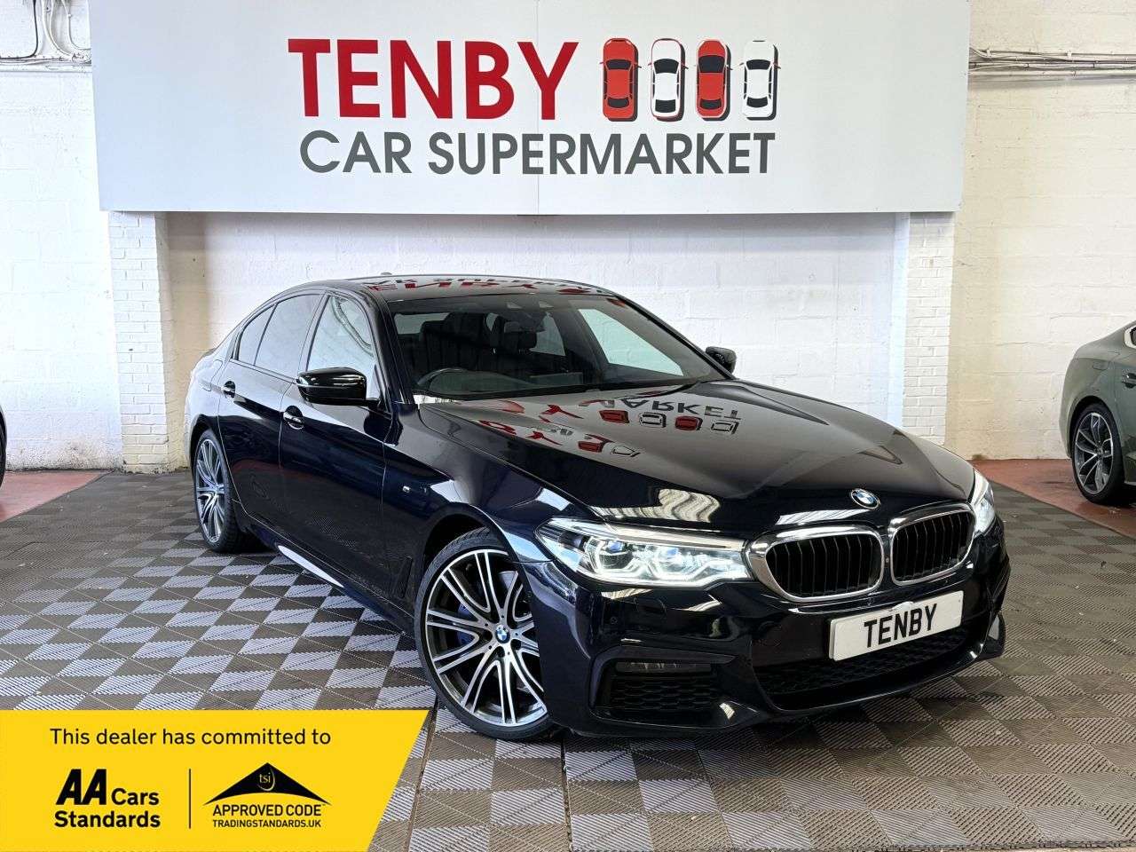 A 2018 BMW 5 SERIES 3.0 540i GPF M Sport Saloon 4dr Petrol Auto xDrive Euro 6 (s/s) (340 ps) TE A 2018 BMW 5 SERIES 3.0 540i GPF M Sport Saloon 4dr Petrol Auto xDrive Euro 6 (s/s) (340 ps) TE