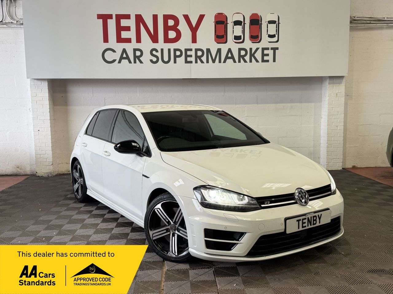 A 2015 VOLKSWAGEN GOLF 2.0 TSI BlueMotion Tech R Hatchback 5dr Petrol DSG 4Motion Euro 6 (s/s) (30 A 2015 VOLKSWAGEN GOLF 2.0 TSI BlueMotion Tech R Hatchback 5dr Petrol DSG 4Motion Euro 6 (s/s) (30