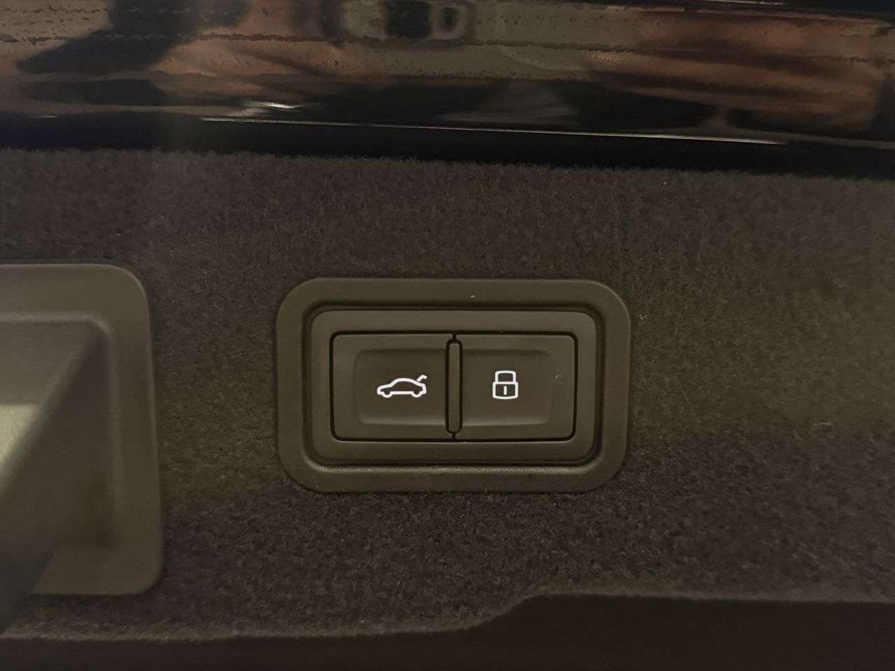 2018 AUDI A8 2018 AUDI A8