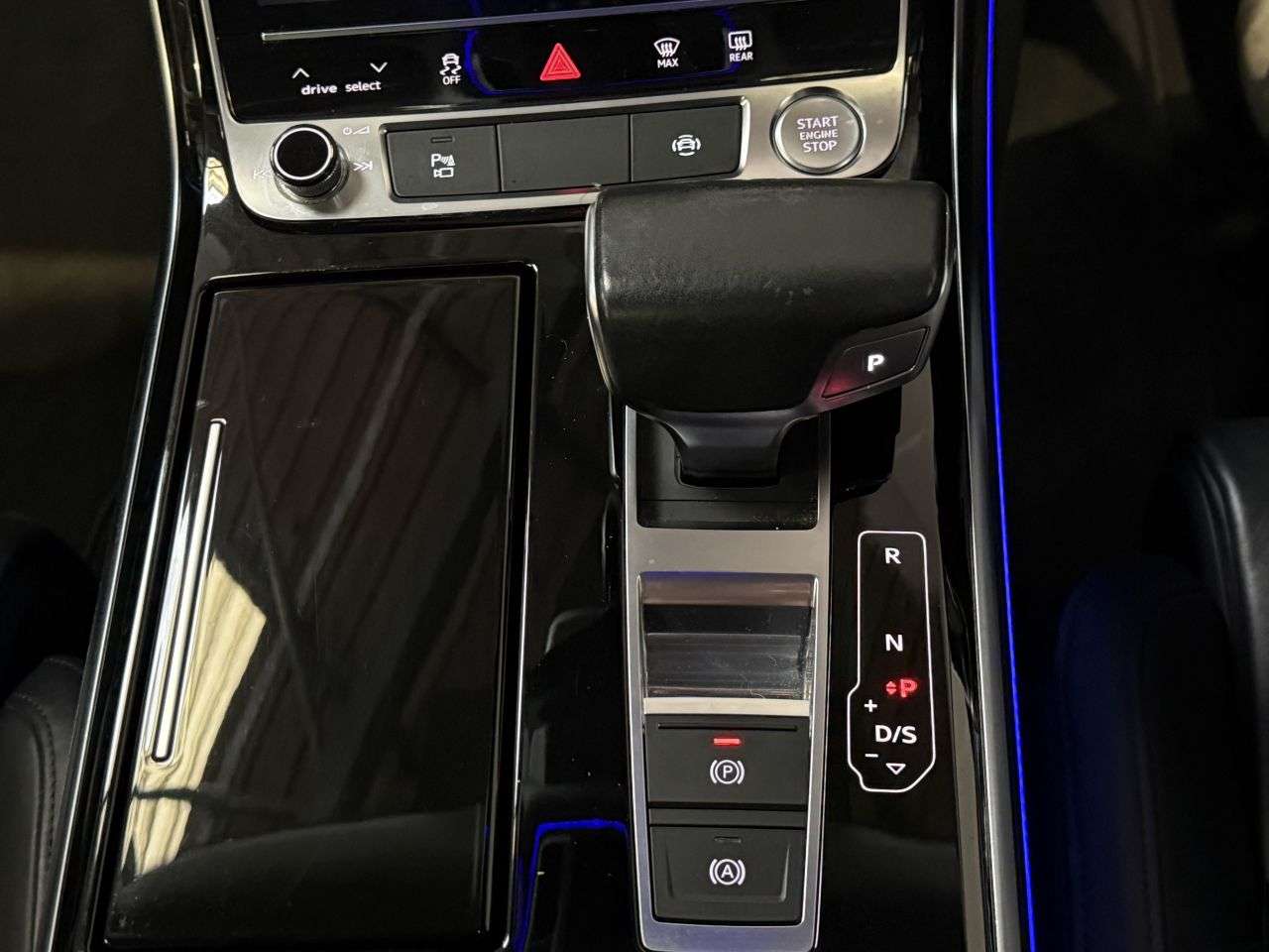 2018 AUDI A8 2018 AUDI A8