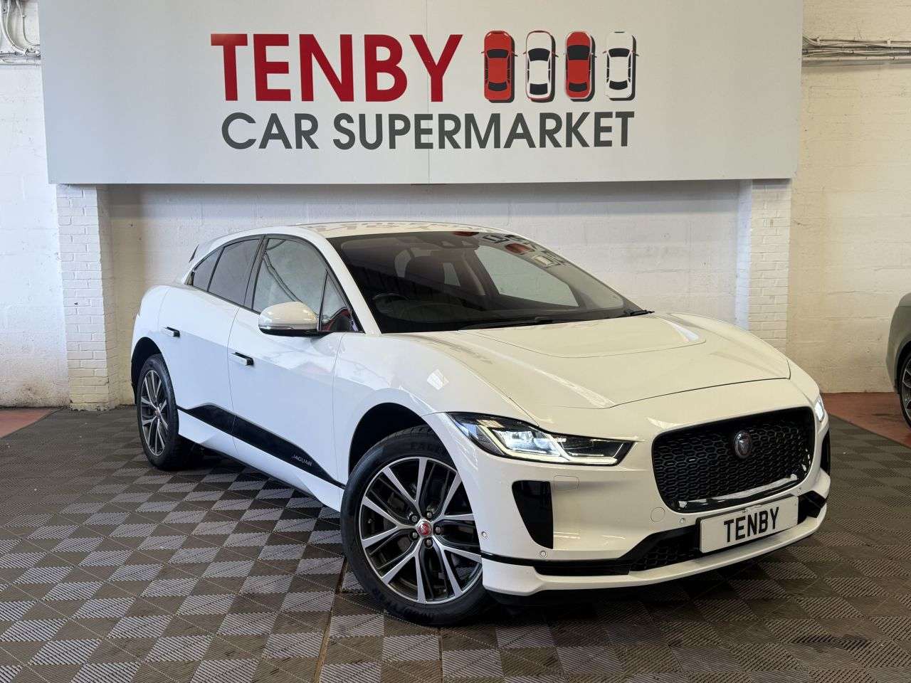 A 2019 JAGUAR I-PACE 400 90kWh SE SUV 5dr Electric Auto 4WD (400 ps) A 2019 JAGUAR I-PACE 400 90kWh SE SUV 5dr Electric Auto 4WD (400 ps)