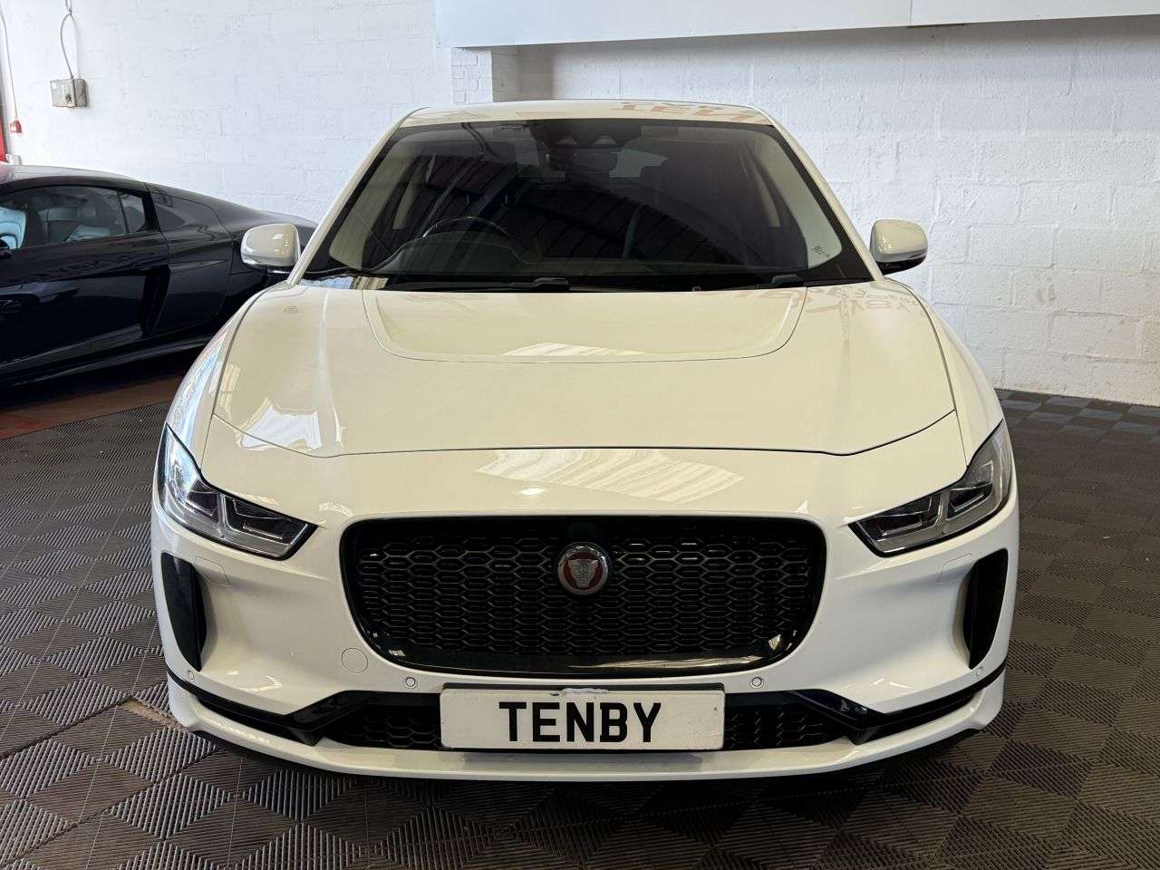 A 2019 JAGUAR I-PACE 400 90kWh SE SUV 5dr Electric Auto 4WD (400 ps) A 2019 JAGUAR I-PACE 400 90kWh SE SUV 5dr Electric Auto 4WD (400 ps)