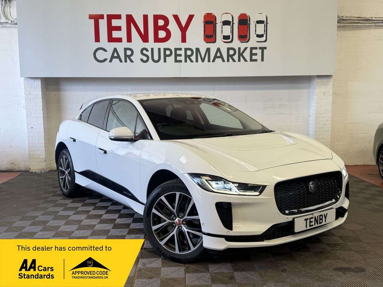 A 2019 JAGUAR I-PACE 400 90kWh SE SUV 5dr Electric Auto 4WD (400 ps) A 2019 JAGUAR I-PACE 400 90kWh SE SUV 5dr Electric Auto 4WD (400 ps)