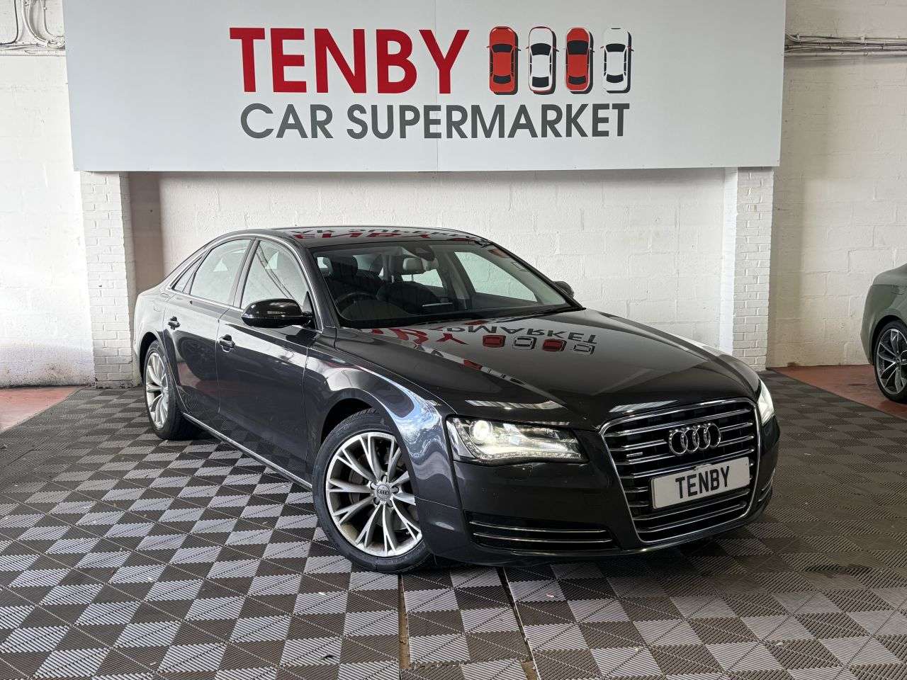 A 2010 AUDI A8 3.0 TDI V6 Executive SE Saloon 4dr Diesel Tiptronic quattro Euro 5 (s/s) (2 A 2010 AUDI A8 3.0 TDI V6 Executive SE Saloon 4dr Diesel Tiptronic quattro Euro 5 (s/s) (2