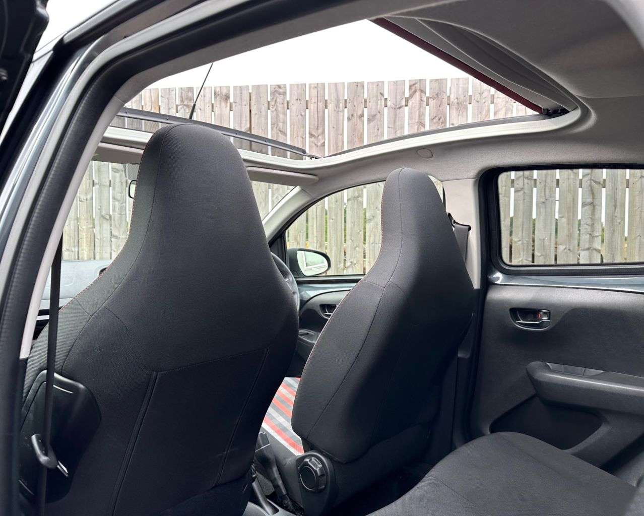 A 2019 PEUGEOT 108 1.0 Collection Top! GREAT VALUE CONV HATCH! A 2019 PEUGEOT 108 1.0 Collection Top! GREAT VALUE CONV HATCH!