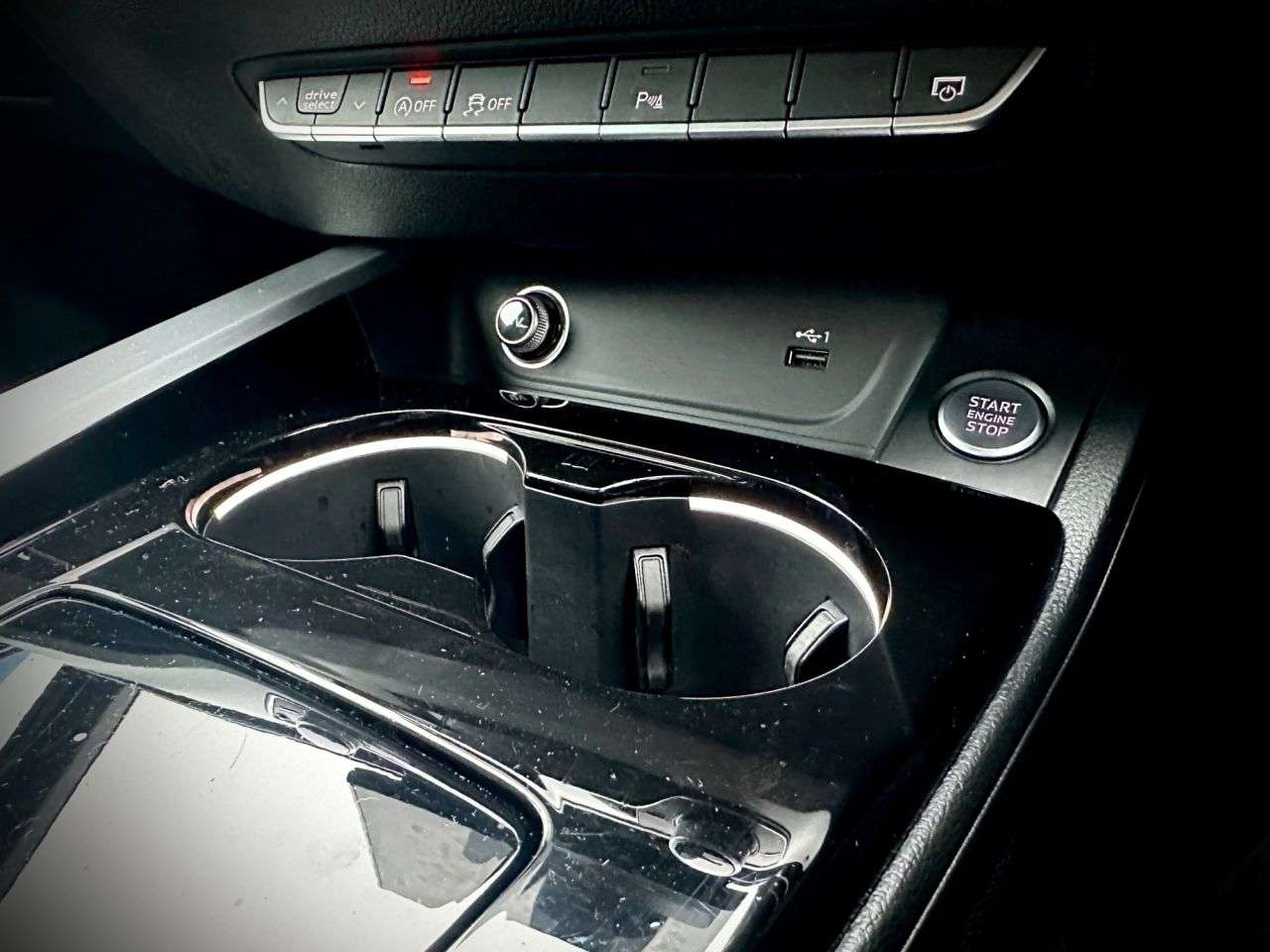 2020 AUDI A4 2020 AUDI A4