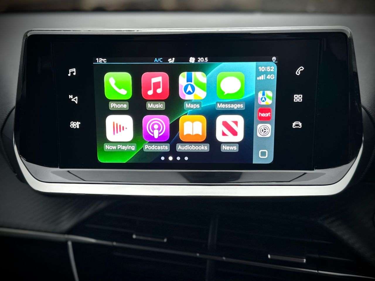 A 2021 PEUGEOT 208 1.2 PureTech Allure Premium APPLE CAR PLAY! A 2021 PEUGEOT 208 1.2 PureTech Allure Premium APPLE CAR PLAY!