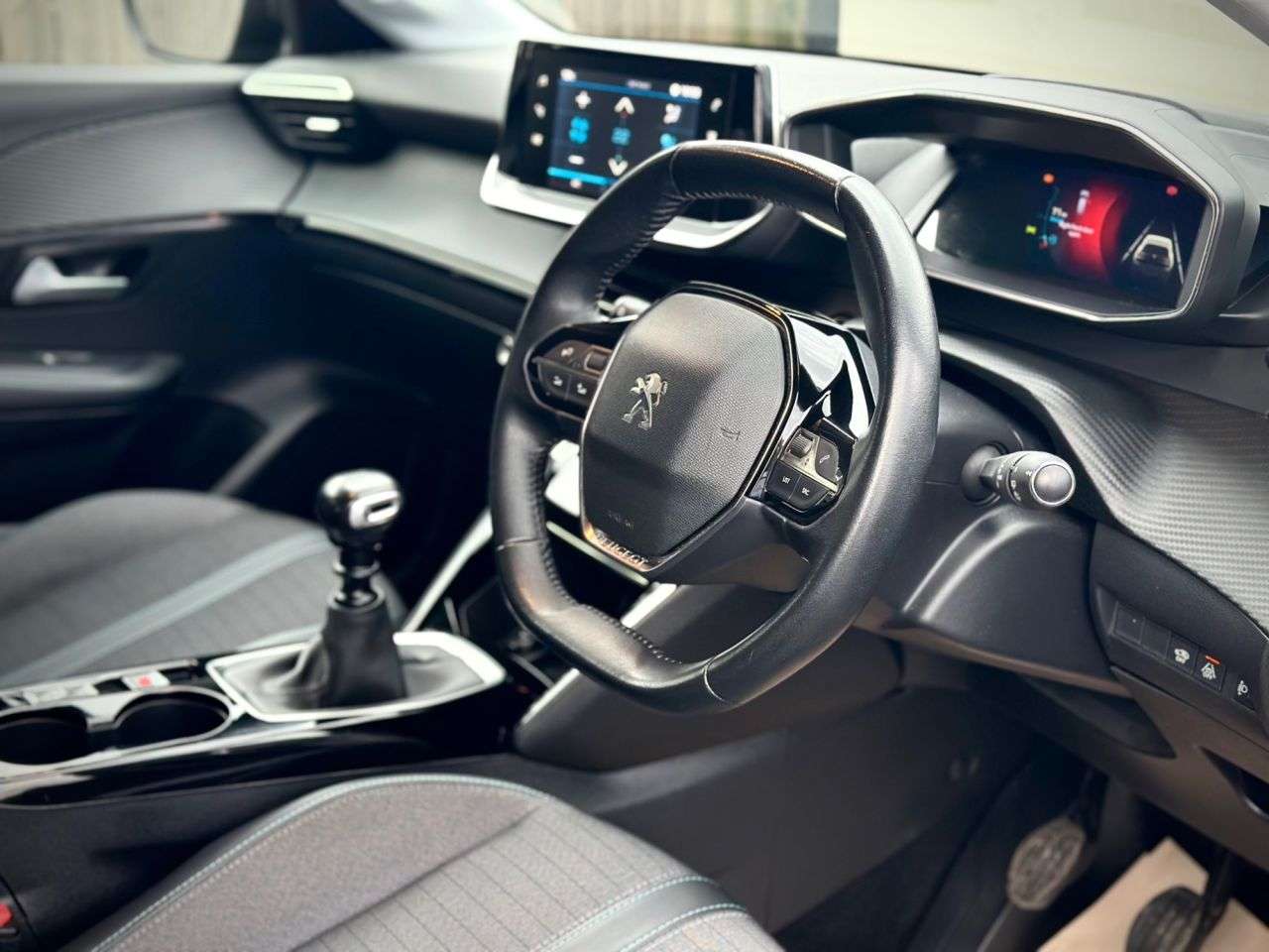 A 2021 PEUGEOT 208 1.2 PureTech Allure Premium APPLE CAR PLAY! A 2021 PEUGEOT 208 1.2 PureTech Allure Premium APPLE CAR PLAY!