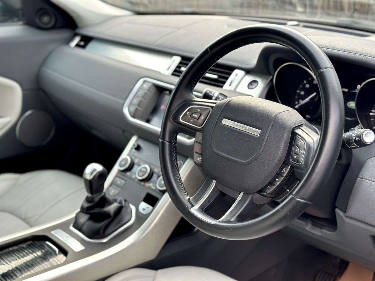 A 2017 LAND ROVER RANGE ROVER EVOQUE 2.0 eD4 SE Tech FSH! GREAT CONDITION! LOW MILES! A 2017 LAND ROVER RANGE ROVER EVOQUE 2.0 eD4 SE Tech FSH! GREAT CONDITION! LOW MILES!