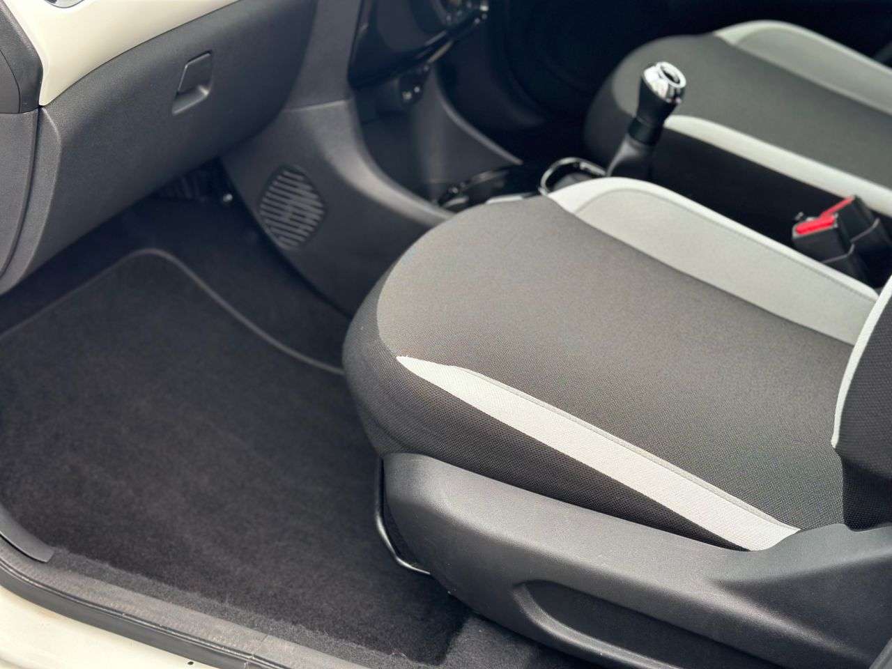 2017 TOYOTA AYGO 2017 TOYOTA AYGO