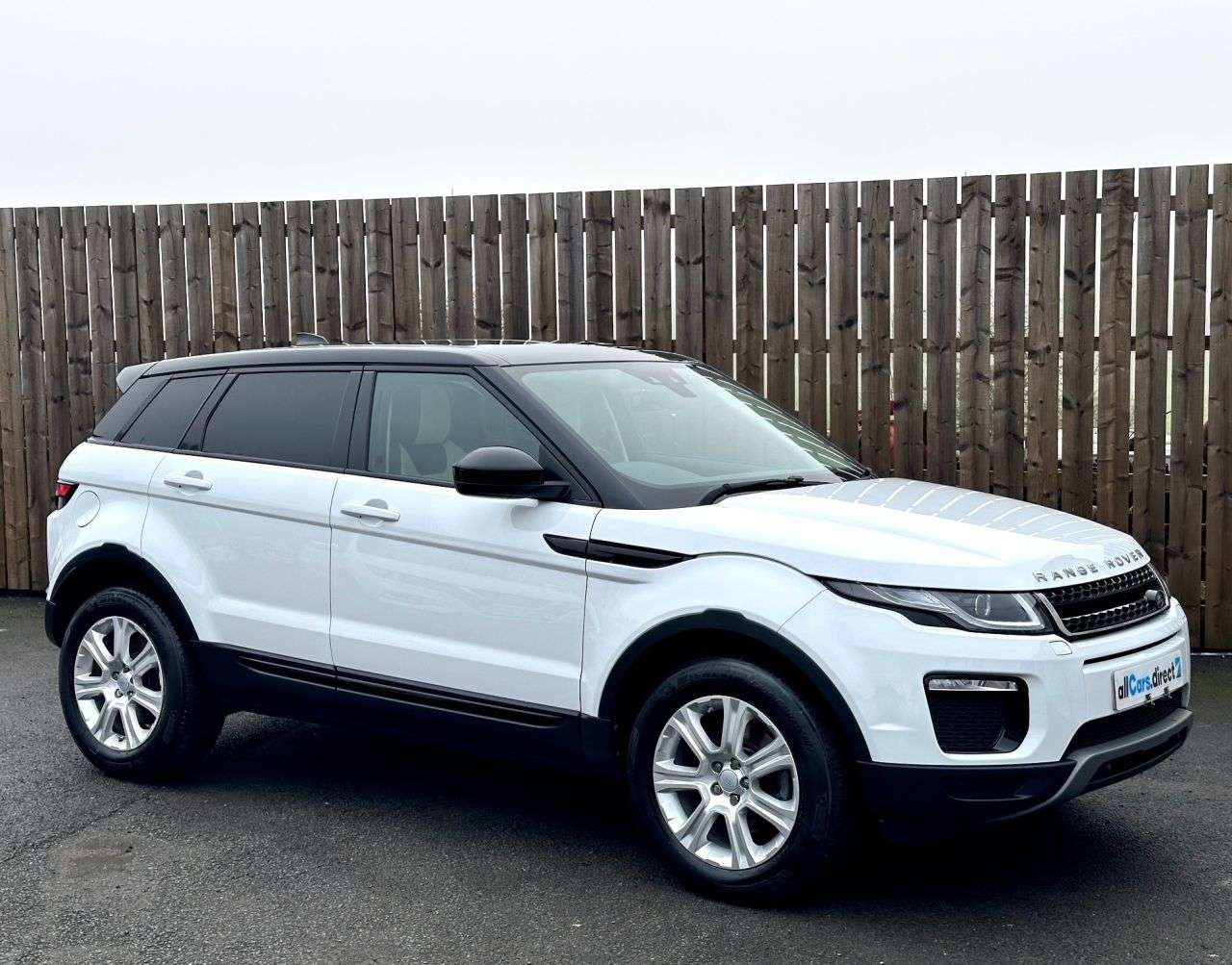 A 2018 LAND ROVER RANGE ROVER EVOQUE 2.0 TD4 SE Tech GREAT VALUE HIGH SPEC! A 2018 LAND ROVER RANGE ROVER EVOQUE 2.0 TD4 SE Tech GREAT VALUE HIGH SPEC!