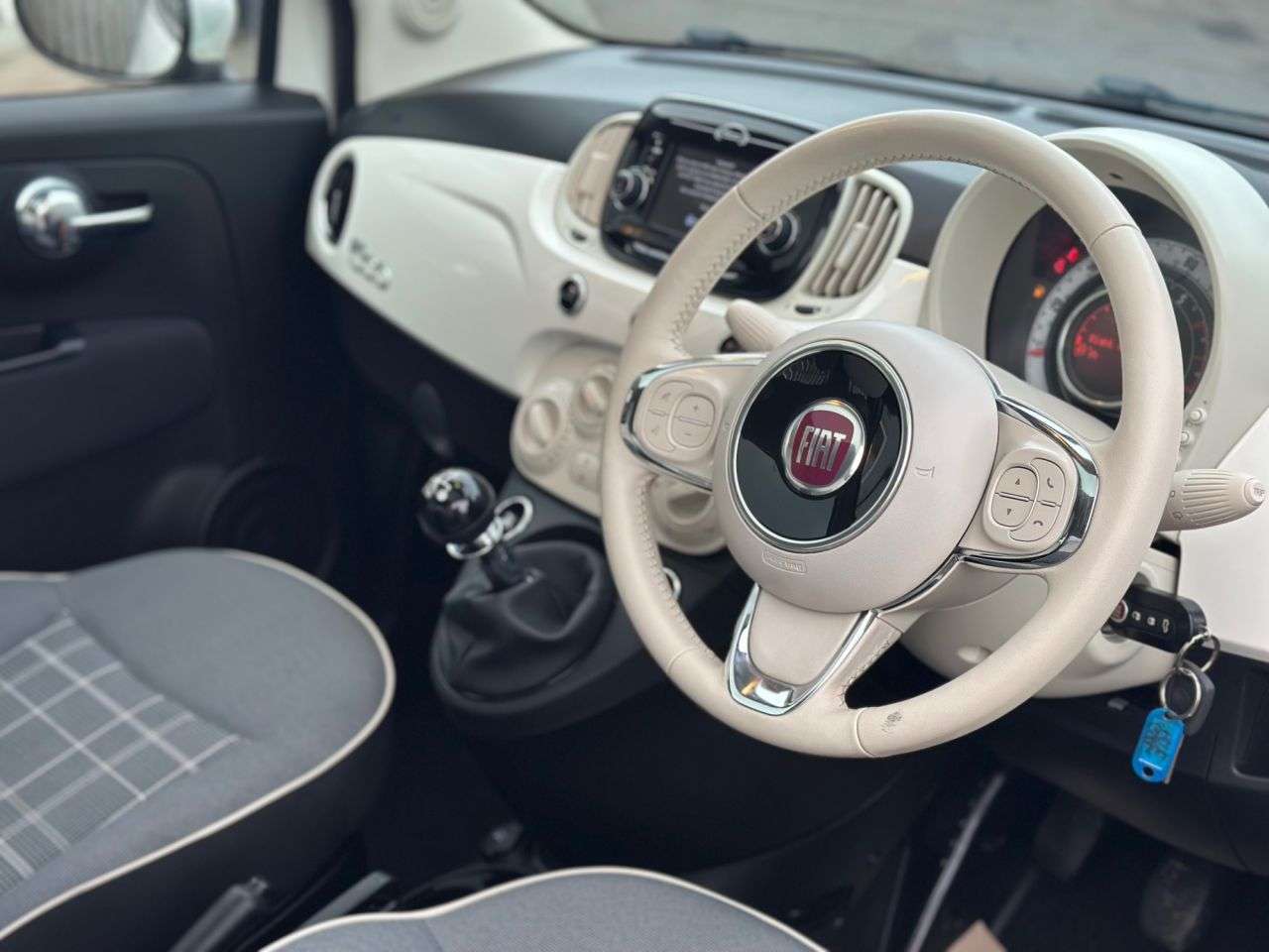 A 2018 FIAT 500 1.2 Lounge FSH! A 2018 FIAT 500 1.2 Lounge FSH!