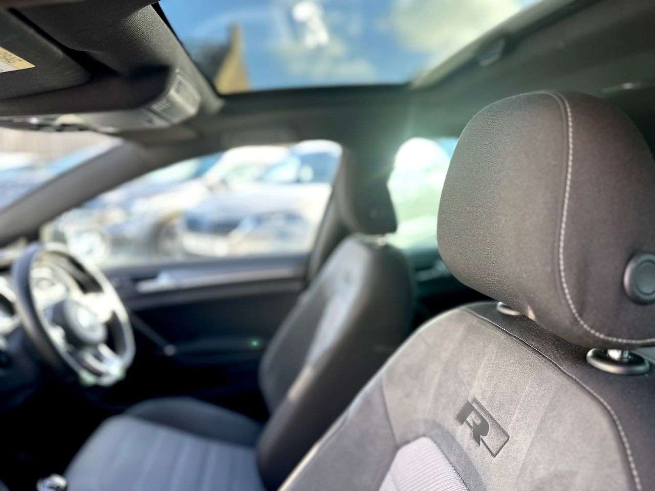 A 2016 VOLKSWAGEN GOLF 2.0 TDI R-Line Edition SUNROOF! £35 A YEAR TAX! A 2016 VOLKSWAGEN GOLF 2.0 TDI R-Line Edition SUNROOF! £35 A YEAR TAX!