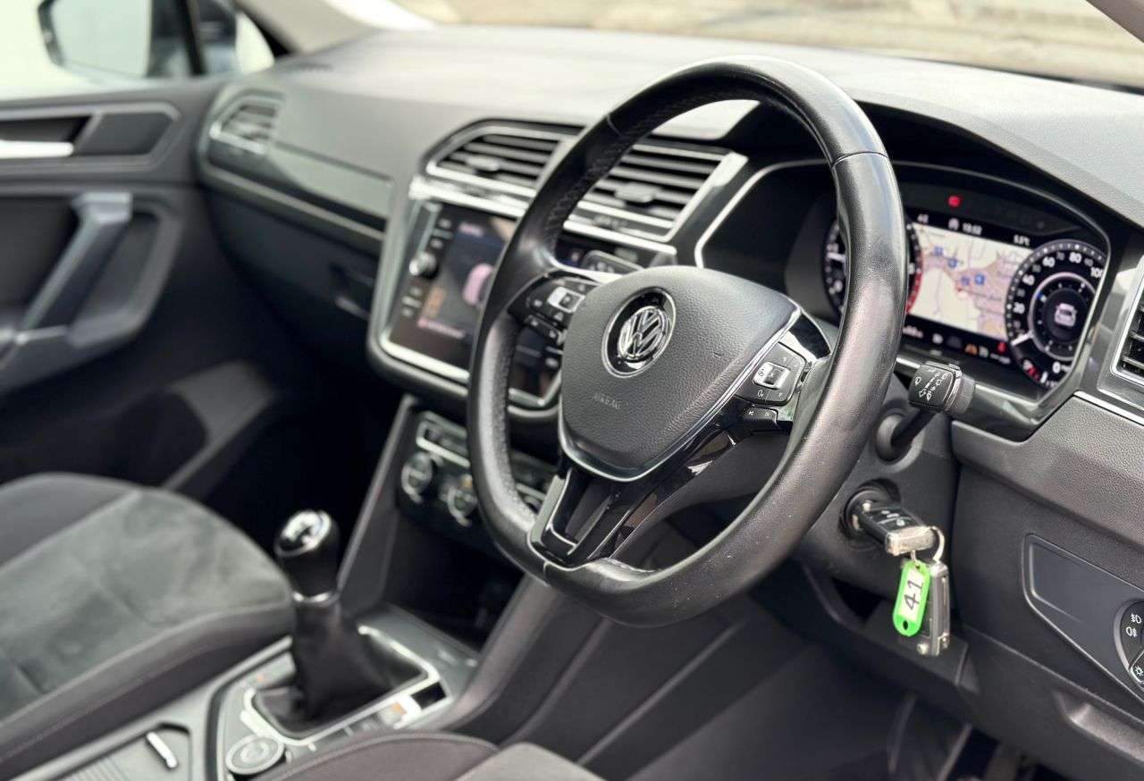 A 2018 VOLKSWAGEN TIGUAN 2.0 TDI SEL 4Motion FSH INC T/BELT & HALDEX OIL A 2018 VOLKSWAGEN TIGUAN 2.0 TDI SEL 4Motion FSH INC T/BELT & HALDEX OIL