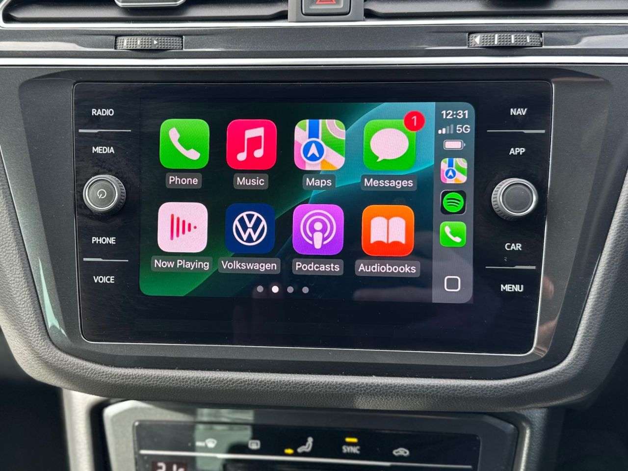 A 2021 VOLKSWAGEN TIGUAN 1.5 TSI Life DSG A 2021 VOLKSWAGEN TIGUAN 1.5 TSI Life DSG