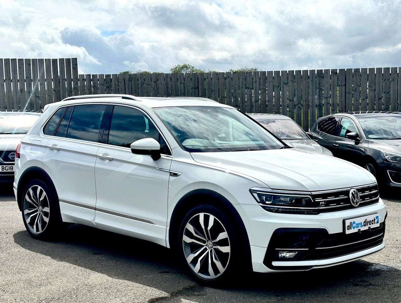 A 2018 VOLKSWAGEN TIGUAN 2.0 TDI R-Line SUV DSG 4Motion G/BOX OIL DONE A 2018 VOLKSWAGEN TIGUAN 2.0 TDI R-Line SUV DSG 4Motion G/BOX OIL DONE