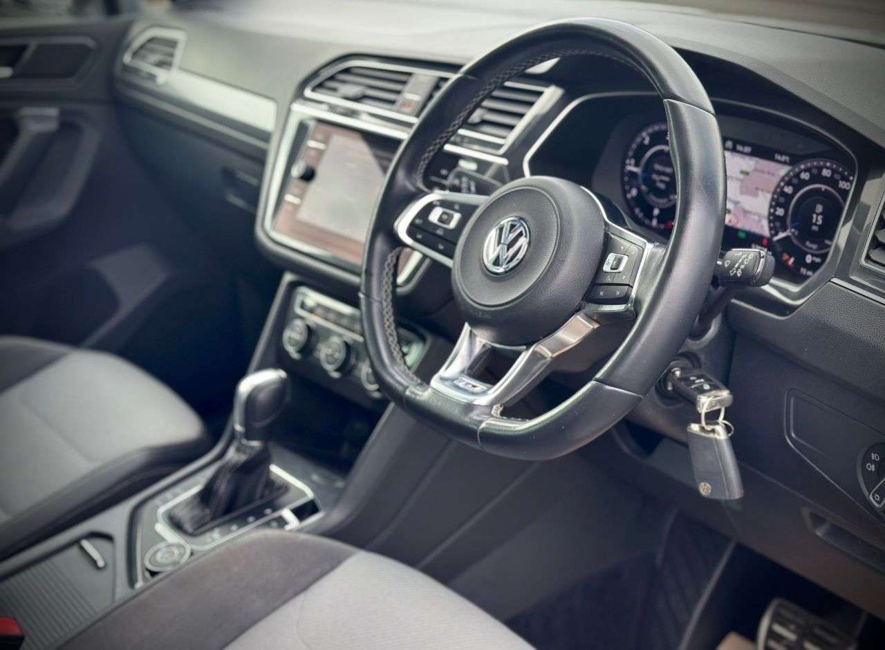 A 2018 VOLKSWAGEN TIGUAN 2.0 TDI R-Line SUV DSG 4Motion G/BOX OIL DONE A 2018 VOLKSWAGEN TIGUAN 2.0 TDI R-Line SUV DSG 4Motion G/BOX OIL DONE
