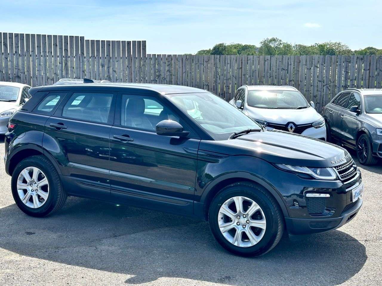 A 2017 LAND ROVER RANGE ROVER EVOQUE 2.0 eD4 SE Tech A 2017 LAND ROVER RANGE ROVER EVOQUE 2.0 eD4 SE Tech
