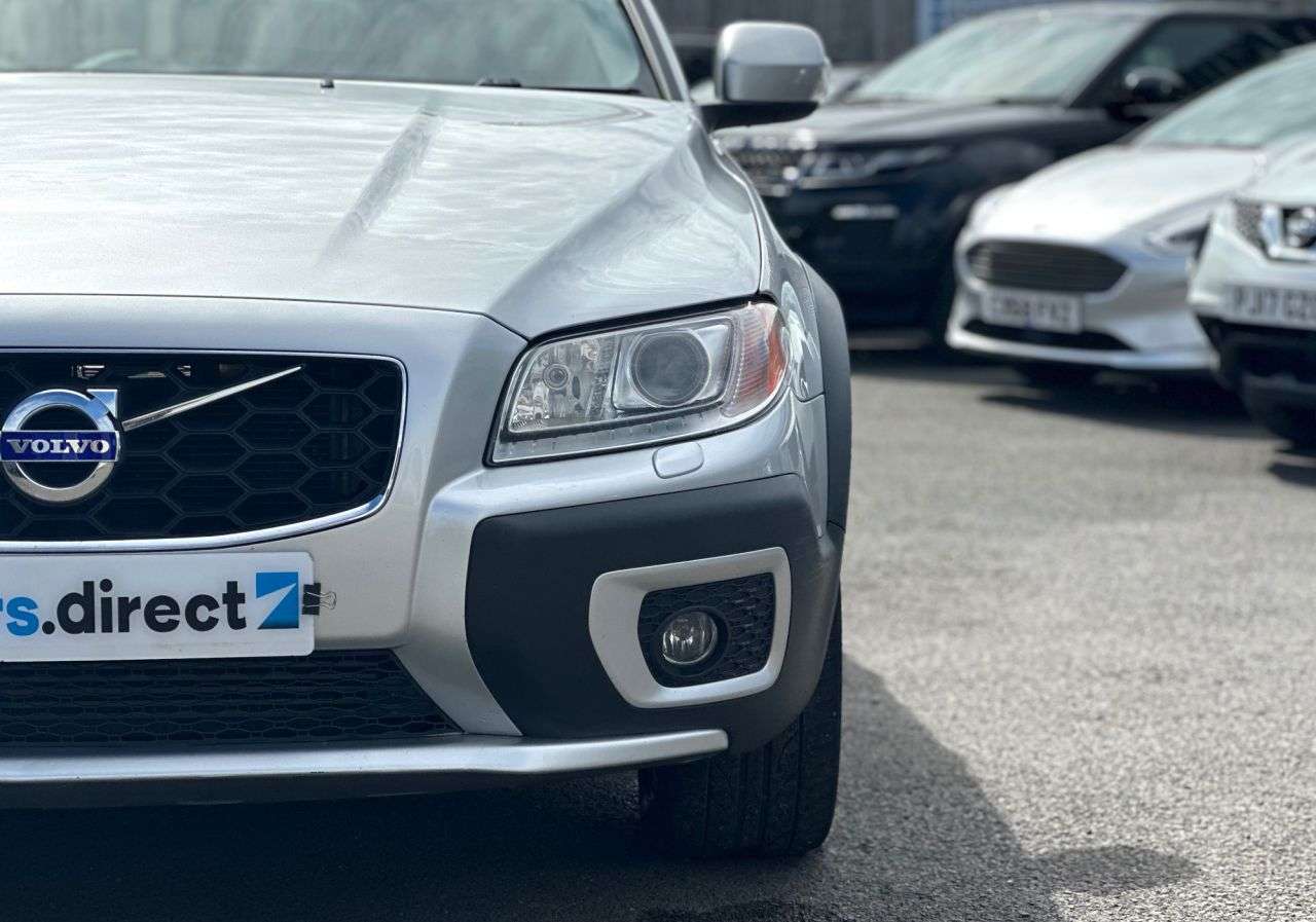 A 2012 VOLVO XC70 D3 SE LUX AWD A 2012 VOLVO XC70 D3 SE LUX AWD