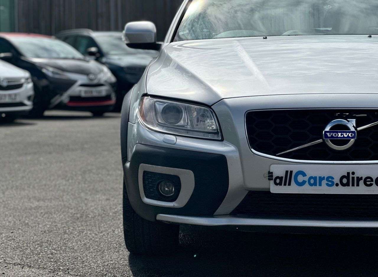 A 2012 VOLVO XC70 D3 SE LUX AWD A 2012 VOLVO XC70 D3 SE LUX AWD