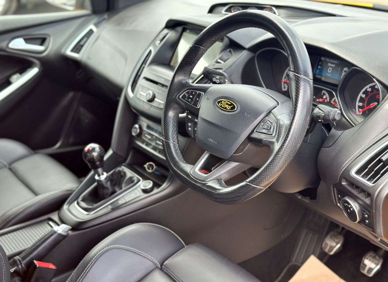 A 2018 FORD FOCUS 2.0T EcoBoost ST-3 FSH! CAR PLAY A 2018 FORD FOCUS 2.0T EcoBoost ST-3 FSH! CAR PLAY