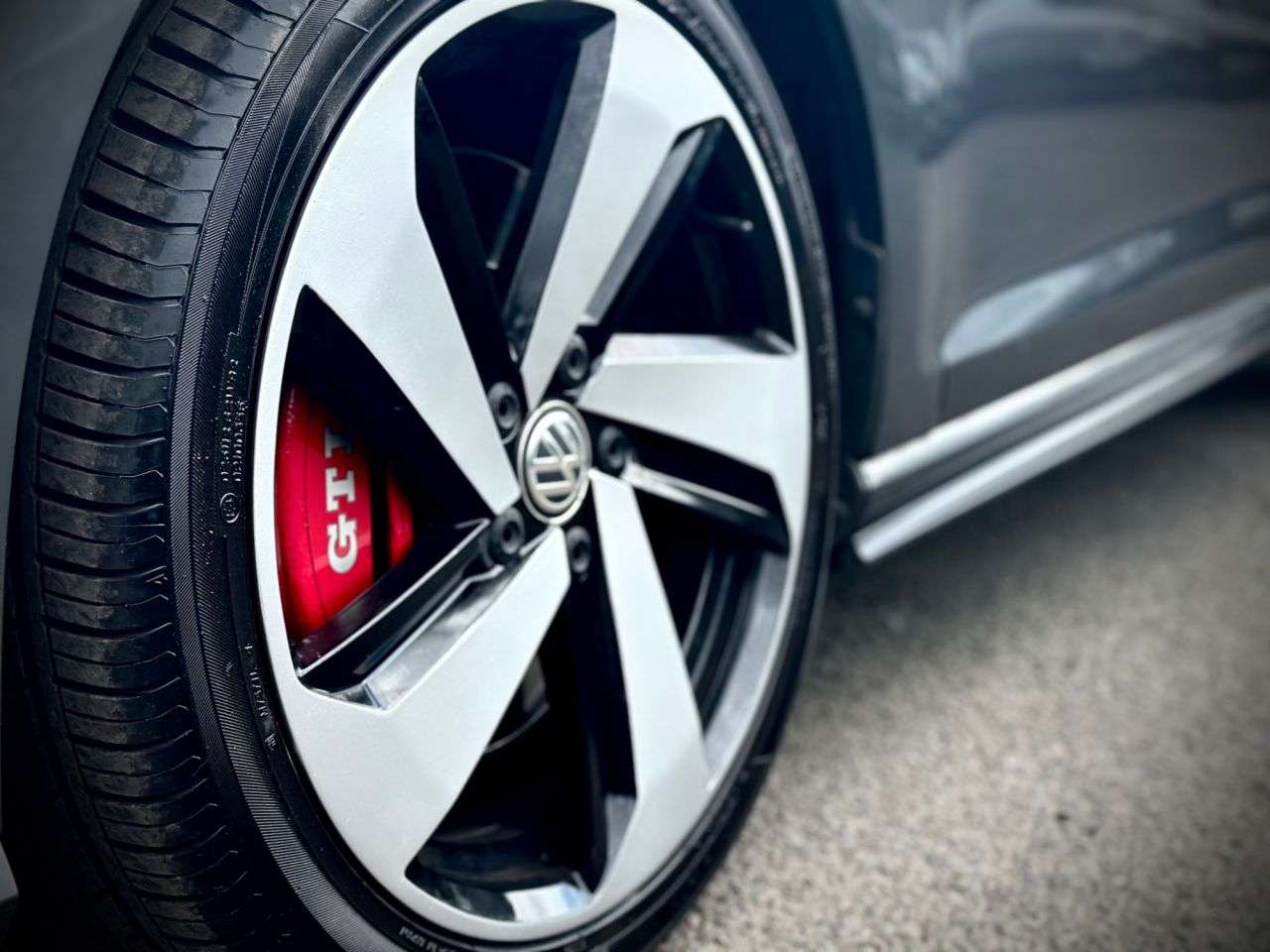 A 2018 VOLKSWAGEN GOLF 2.0 TSI GTI Performance DSG GREAT CONDITION! A 2018 VOLKSWAGEN GOLF 2.0 TSI GTI Performance DSG GREAT CONDITION!