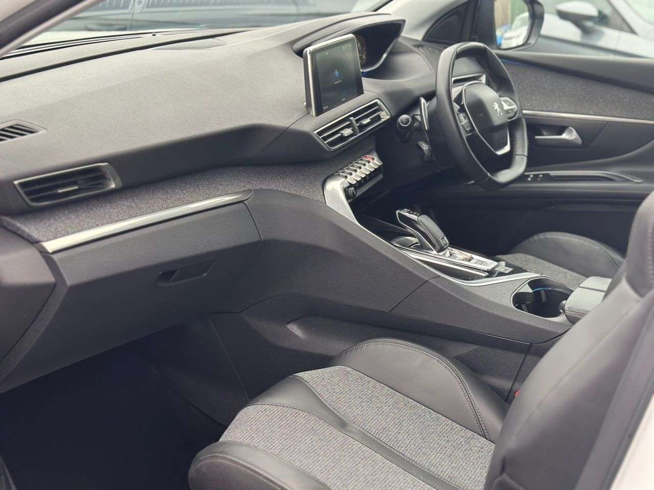 2017 PEUGEOT 3008 2017 PEUGEOT 3008