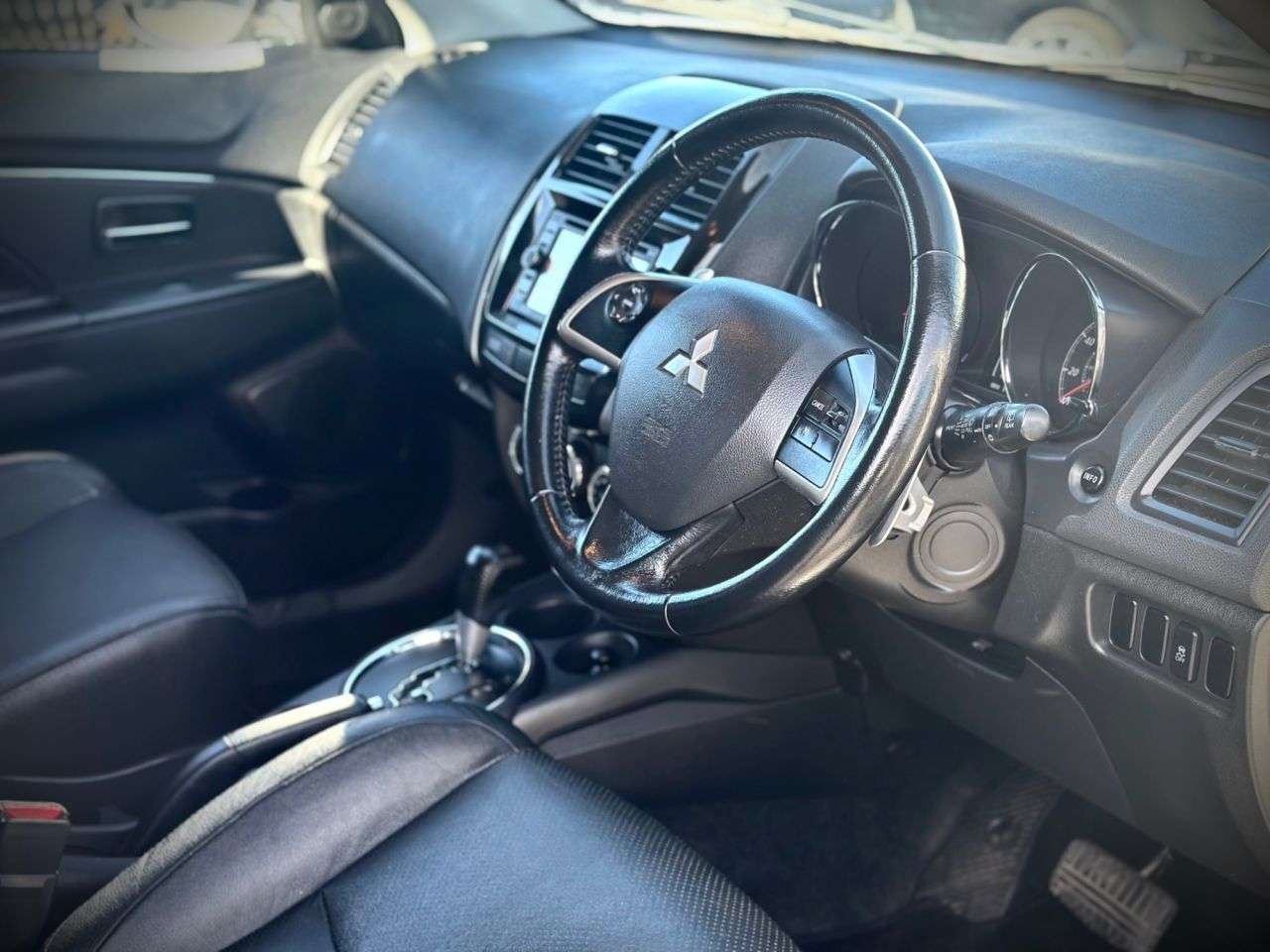 A 2015 MITSUBISHI ASX 2.2 DI-D 4 SUV 5dr Diesel Auto 4WD MOT UNTIL 31/03/2027 A 2015 MITSUBISHI ASX 2.2 DI-D 4 SUV 5dr Diesel Auto 4WD MOT UNTIL 31/03/2027