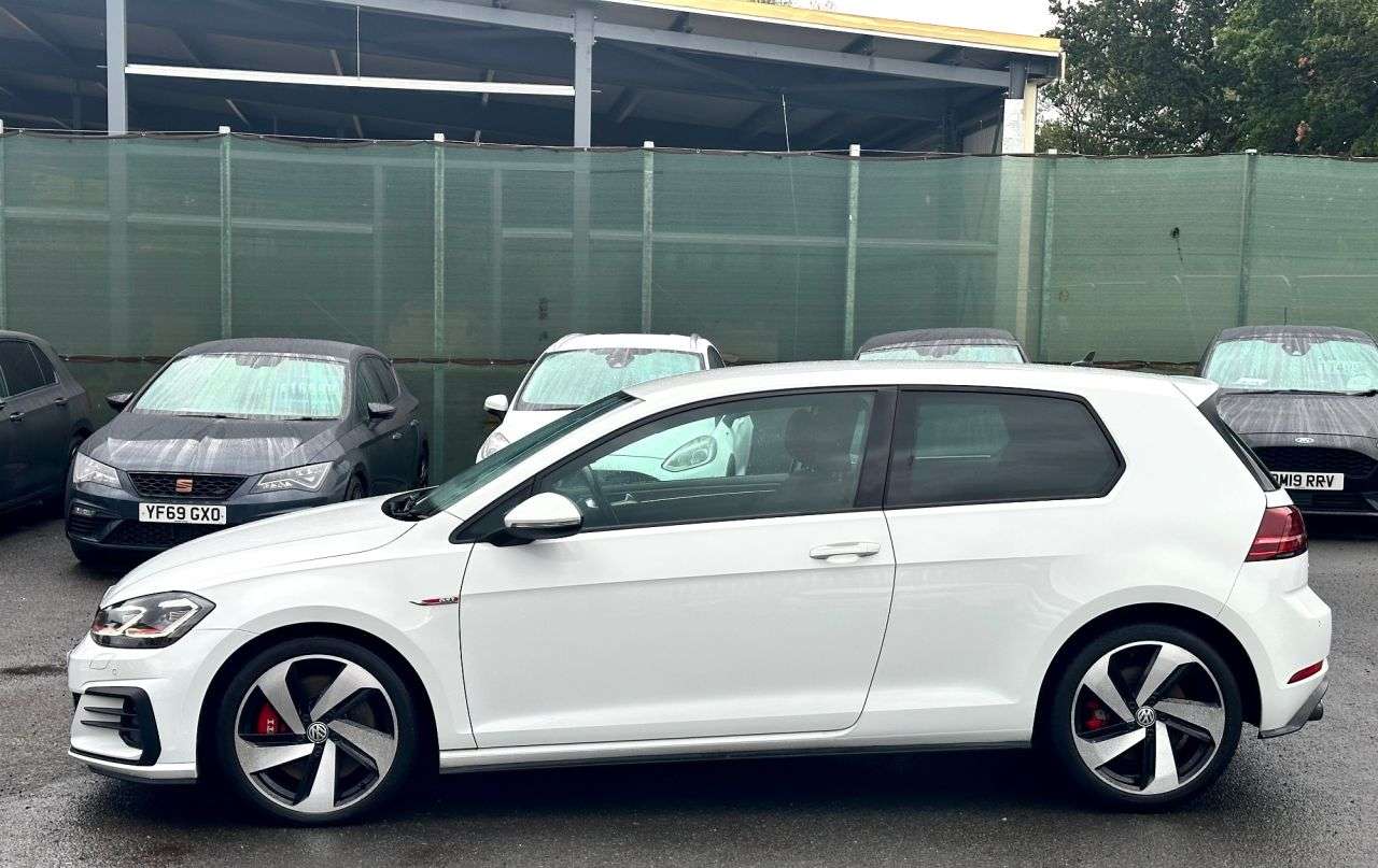 A 2019 VOLKSWAGEN GOLF GTI PERFORMANCE TSI A 2019 VOLKSWAGEN GOLF GTI PERFORMANCE TSI