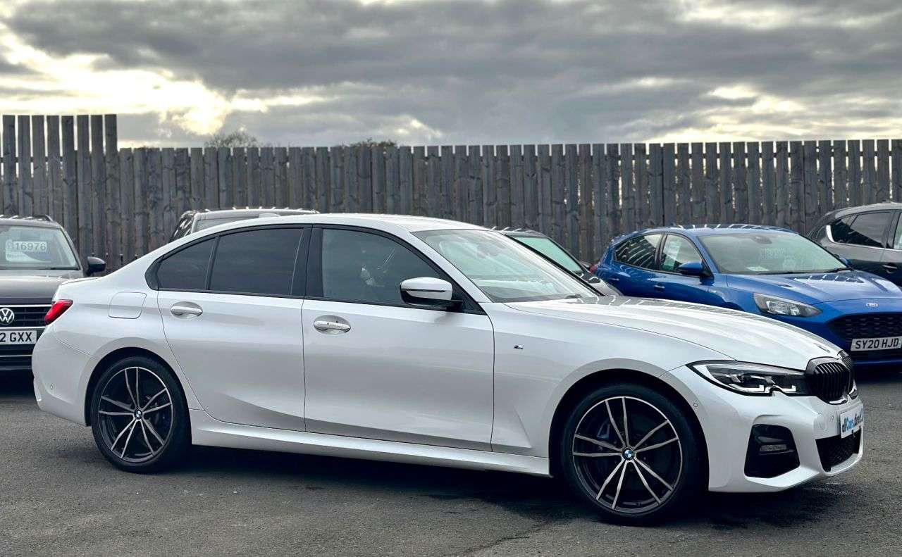 A 2020 BMW 3 SERIES 2.0 330e 12kWh M Sport Petrol Plug-in Hybrid OVER £4000 WORTH OF EXTRAS! A 2020 BMW 3 SERIES 2.0 330e 12kWh M Sport Petrol Plug-in Hybrid OVER £4000 WORTH OF EXTRAS!