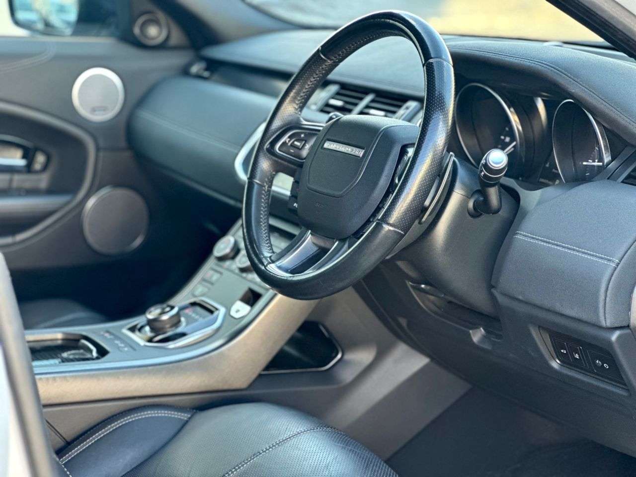 A 2019 LAND ROVER RANGE ROVER EVOQUE 2.0 TD4 HSE Dynamic Auto 4WD FSH! CAR PLAY! A 2019 LAND ROVER RANGE ROVER EVOQUE 2.0 TD4 HSE Dynamic Auto 4WD FSH! CAR PLAY!