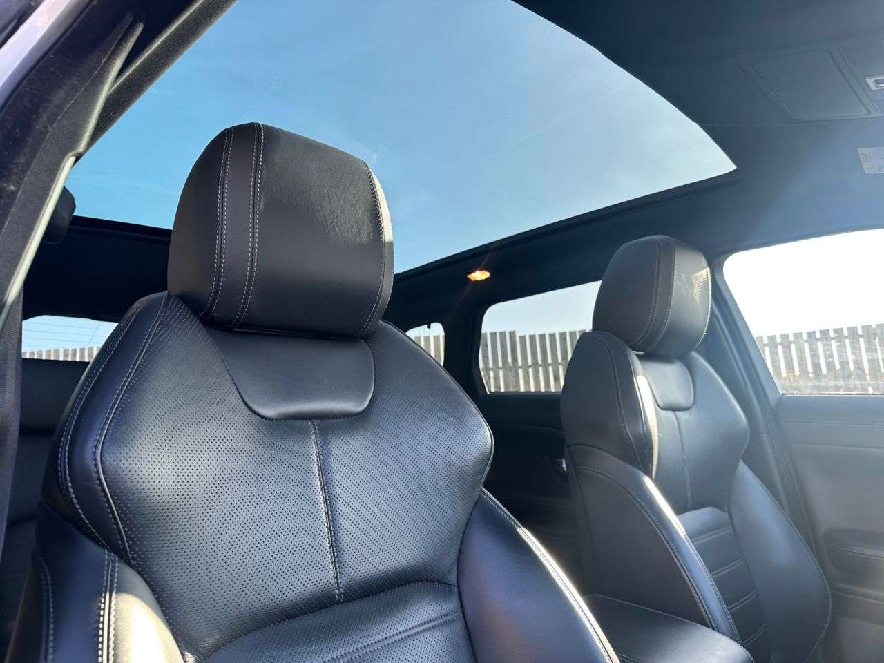 A 2019 LAND ROVER RANGE ROVER EVOQUE 2.0 TD4 HSE Dynamic Auto 4WD FSH! CAR PLAY! A 2019 LAND ROVER RANGE ROVER EVOQUE 2.0 TD4 HSE Dynamic Auto 4WD FSH! CAR PLAY!
