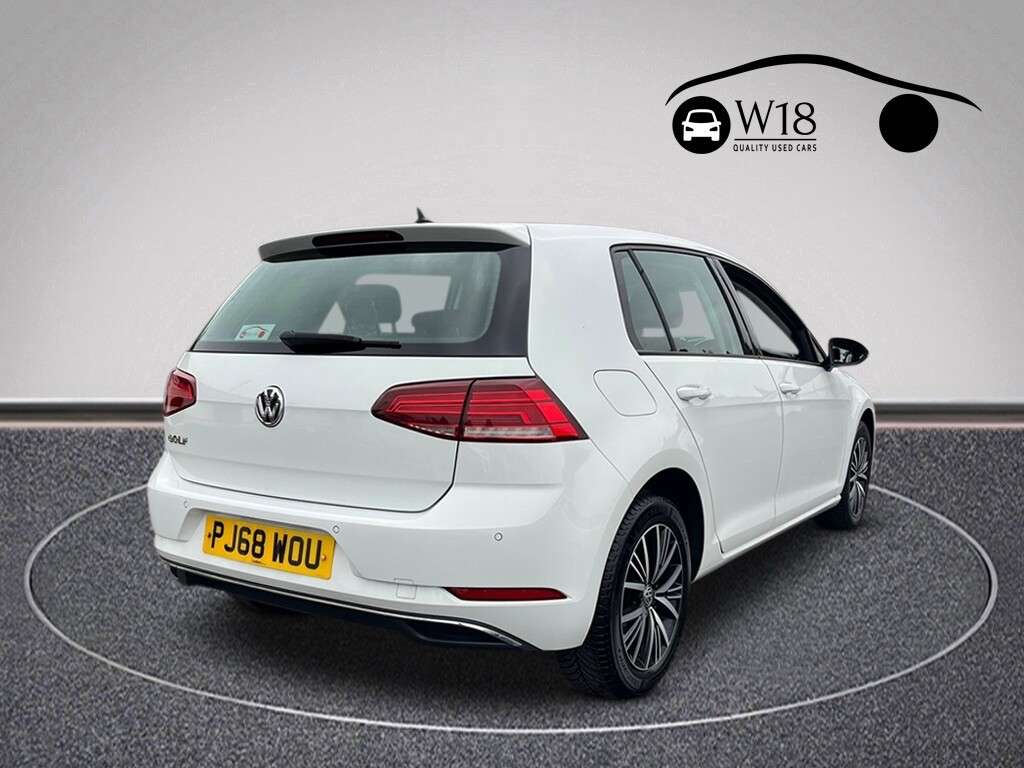 A 2018 VOLKSWAGEN GOLF 1.6 TDI SE Nav Hatchback 5dr Diesel Manual Euro 6 (s/s) (115 ps) A 2018 VOLKSWAGEN GOLF 1.6 TDI SE Nav Hatchback 5dr Diesel Manual Euro 6 (s/s) (115 ps)
