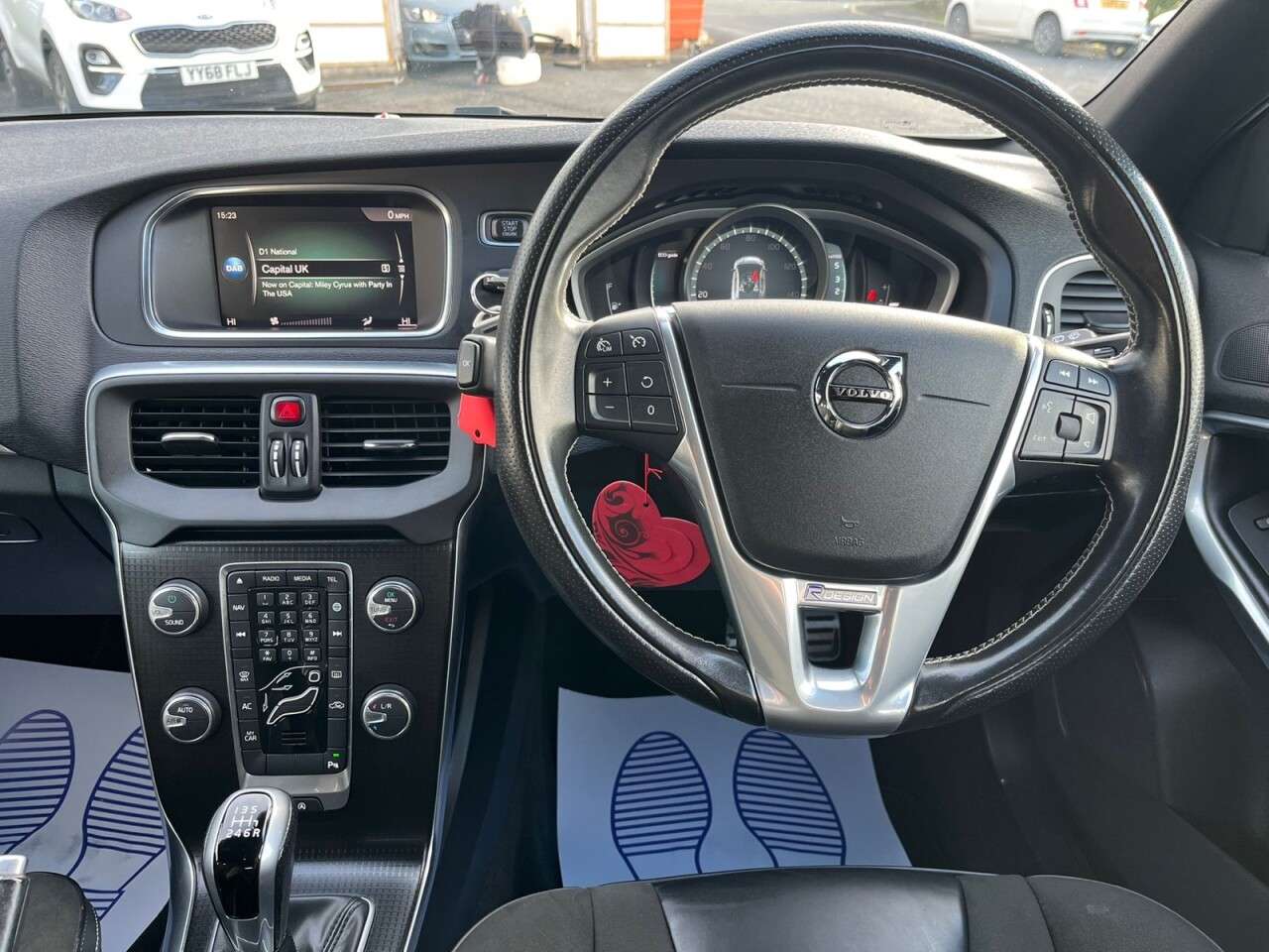 2018 VOLVO V40 2018 VOLVO V40