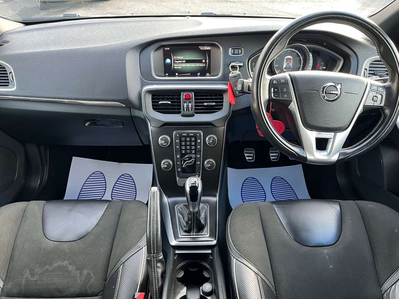 2018 VOLVO V40 2018 VOLVO V40