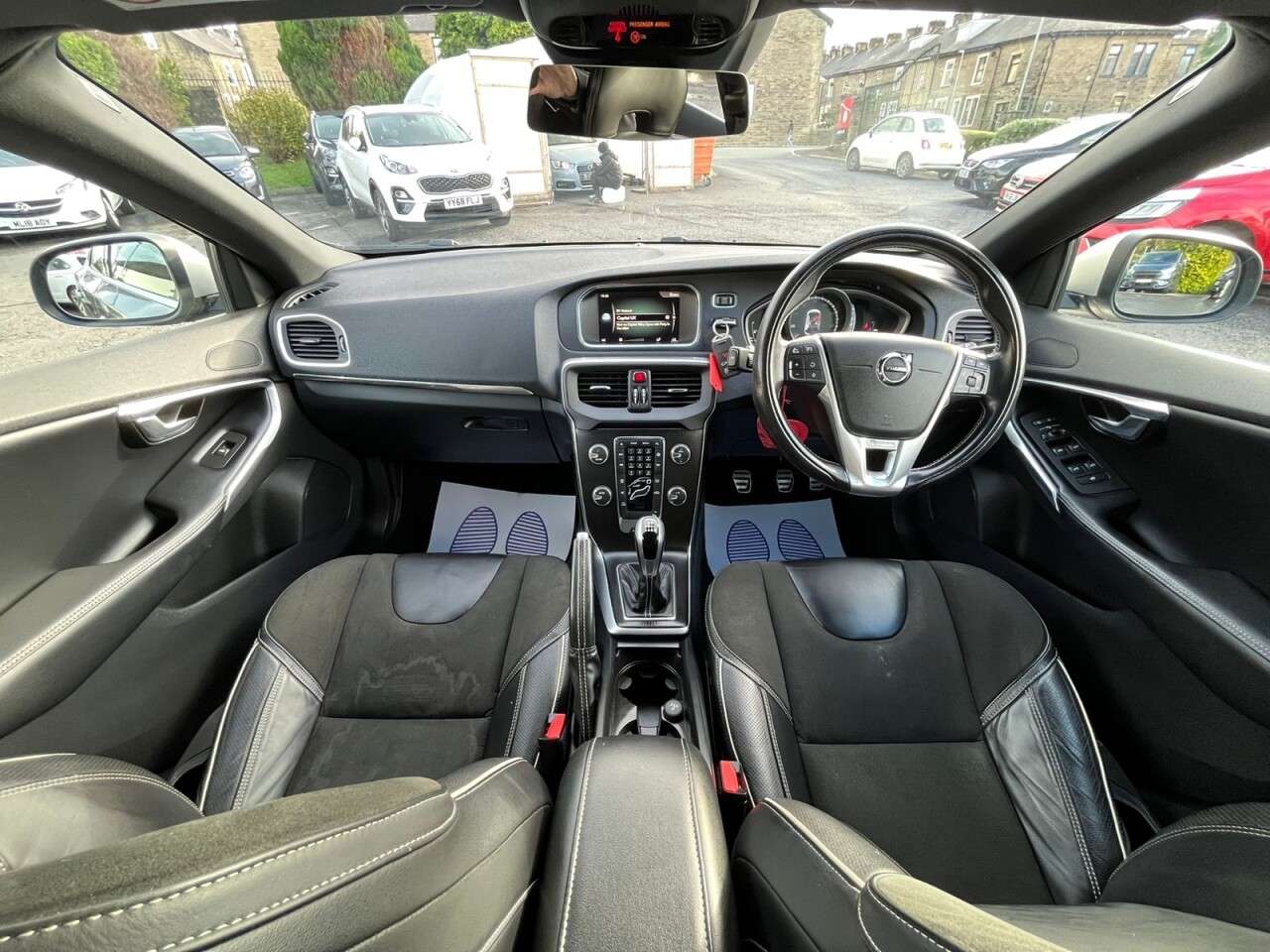 2018 VOLVO V40 2018 VOLVO V40