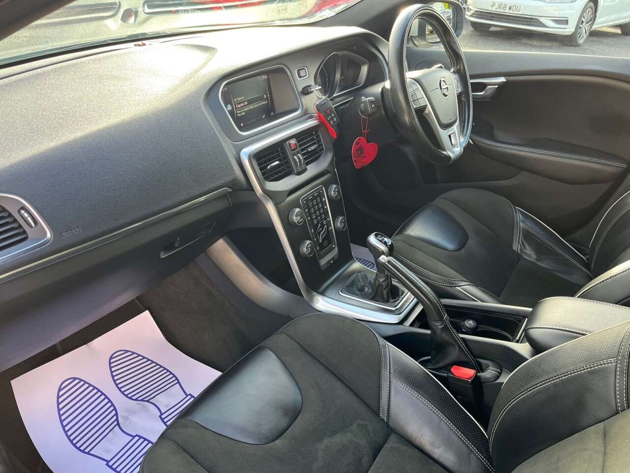 2018 VOLVO V40 2018 VOLVO V40